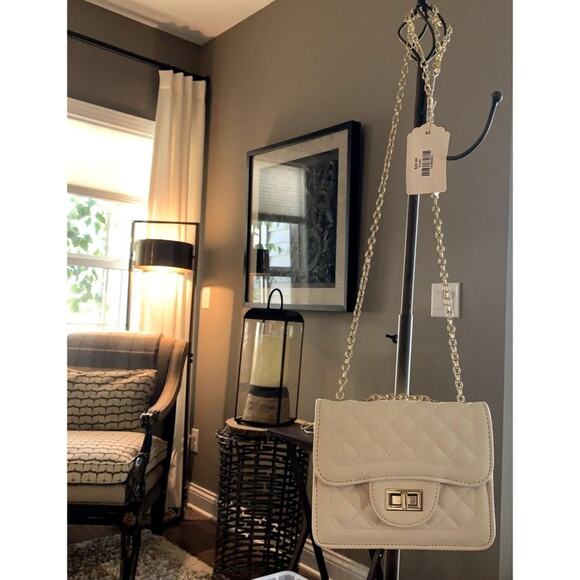 Elegant Cream Crossbody Bag - Picture 2 of 8
